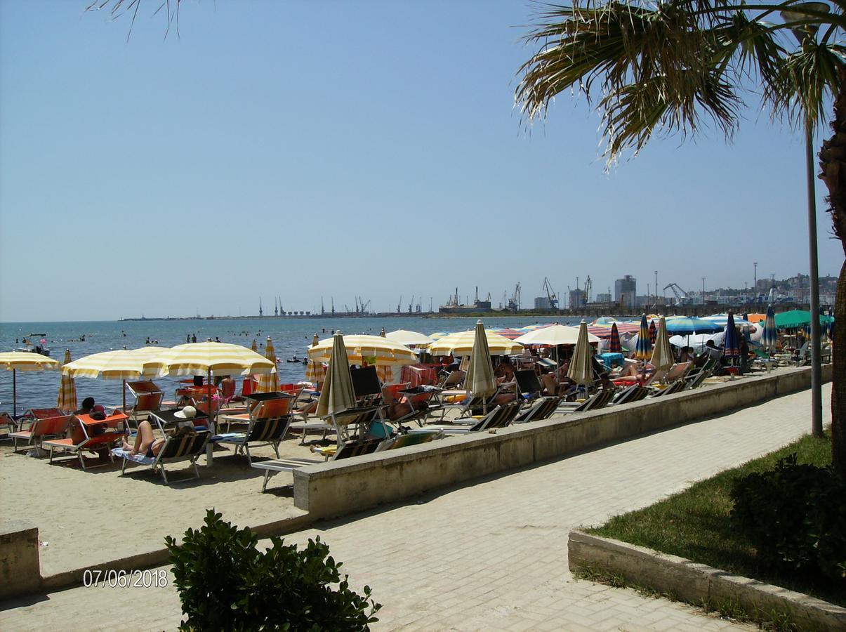 Amras House Otel Dıraç Dış mekan fotoğraf